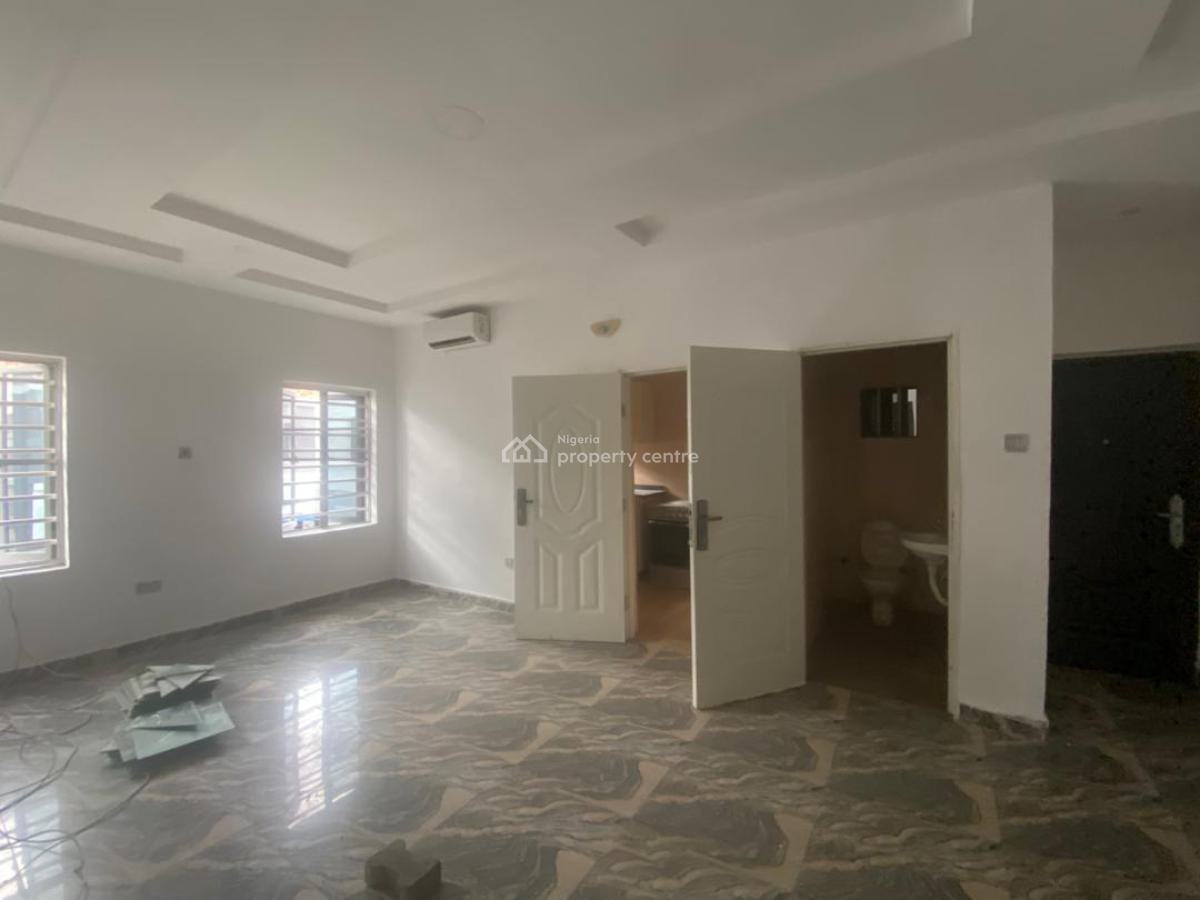 Well Spacious 2 Bedroom  Flat, Lekki County Road, Lekki, Lagos, Flat / Apartment for Rent