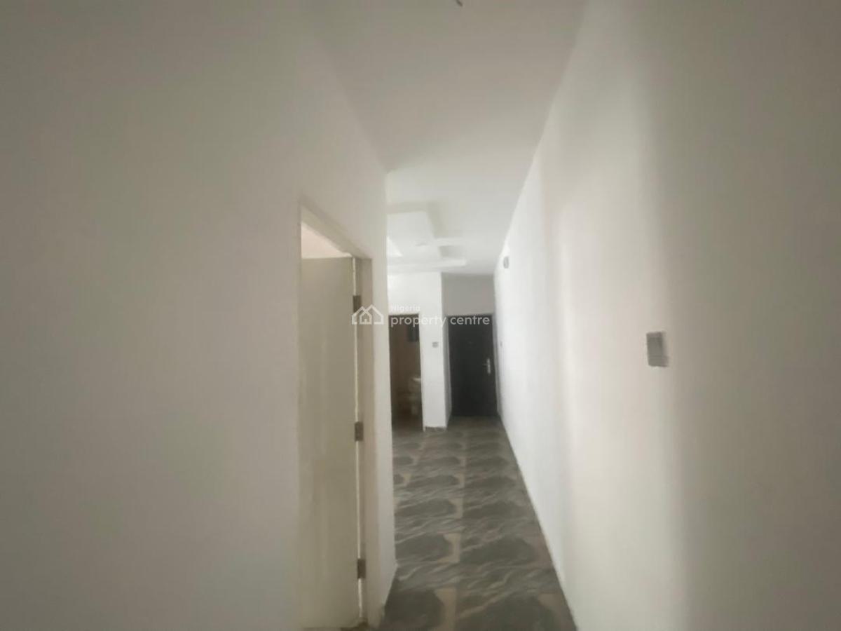 Well Spacious 2 Bedroom  Flat, Lekki County Road, Lekki, Lagos, Flat / Apartment for Rent