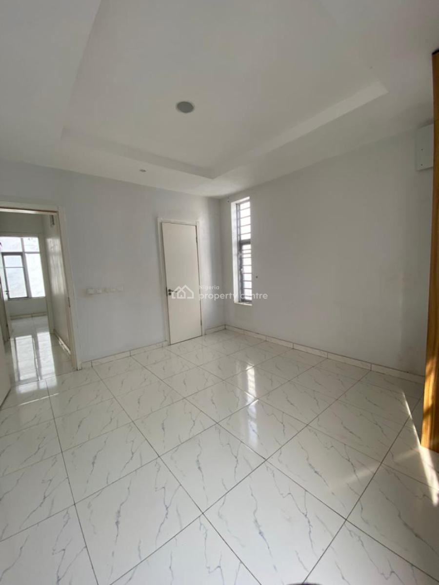 Fully Serviced 2 Bedroom Apartment Upstairs with 24 Housrs Power, Spg, Ologolo, Lekki, Lagos, Flat / Apartment for Rent