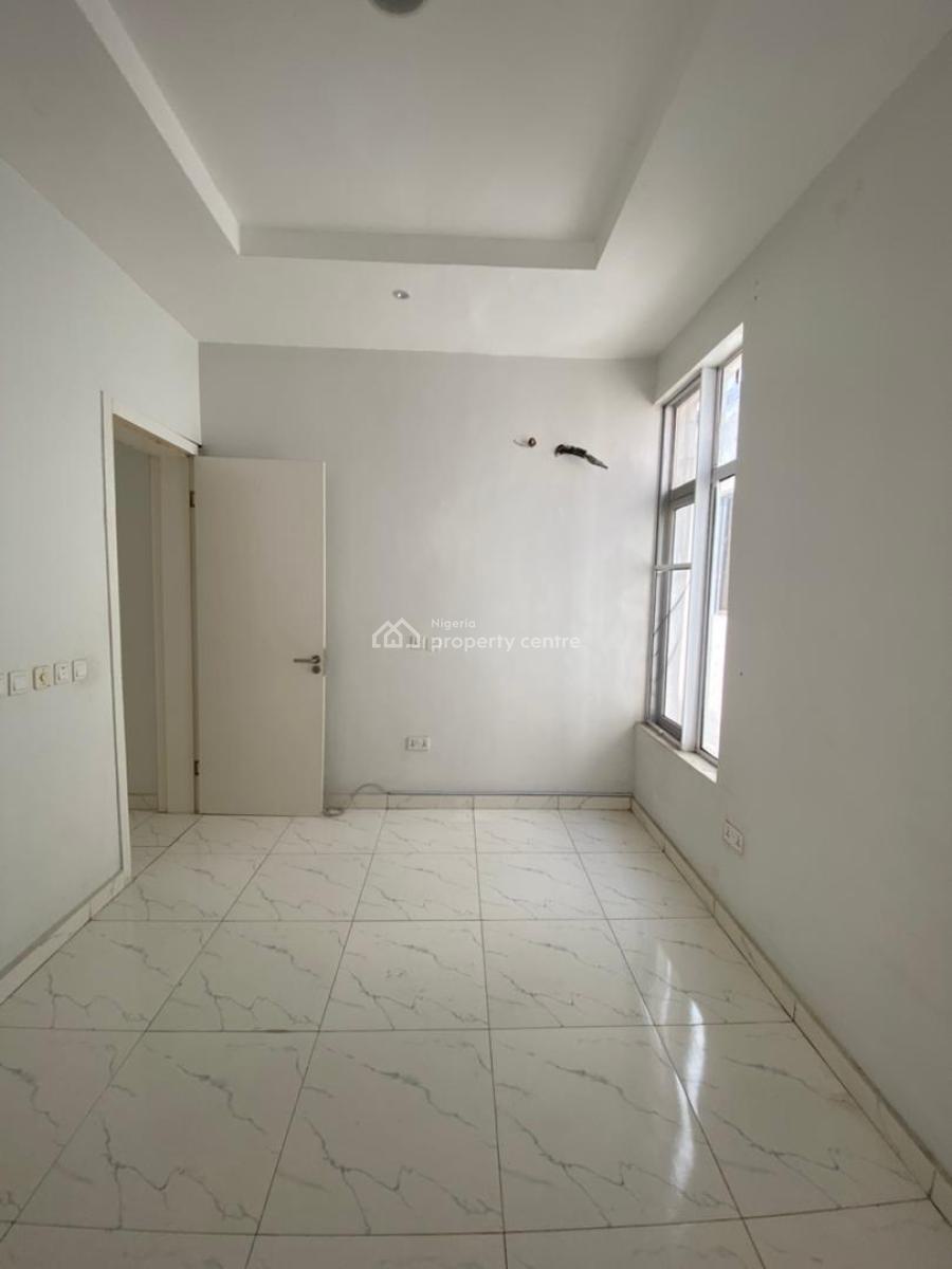 Fully Serviced 2 Bedroom Apartment Upstairs with 24 Housrs Power, Spg, Ologolo, Lekki, Lagos, Flat / Apartment for Rent