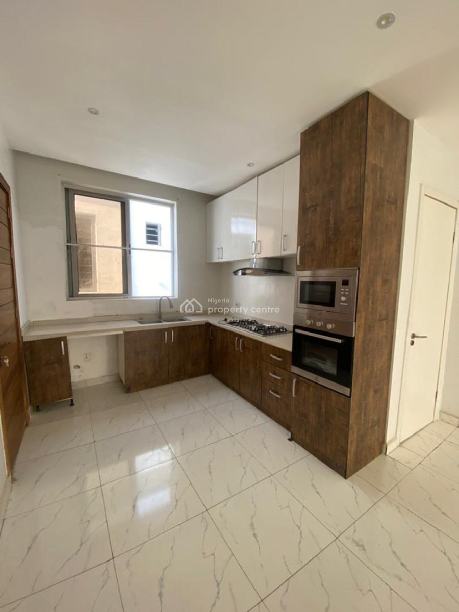 Fully Serviced 2 Bedroom Apartment Upstairs with 24 Housrs Power, Spg, Ologolo, Lekki, Lagos, Flat / Apartment for Rent