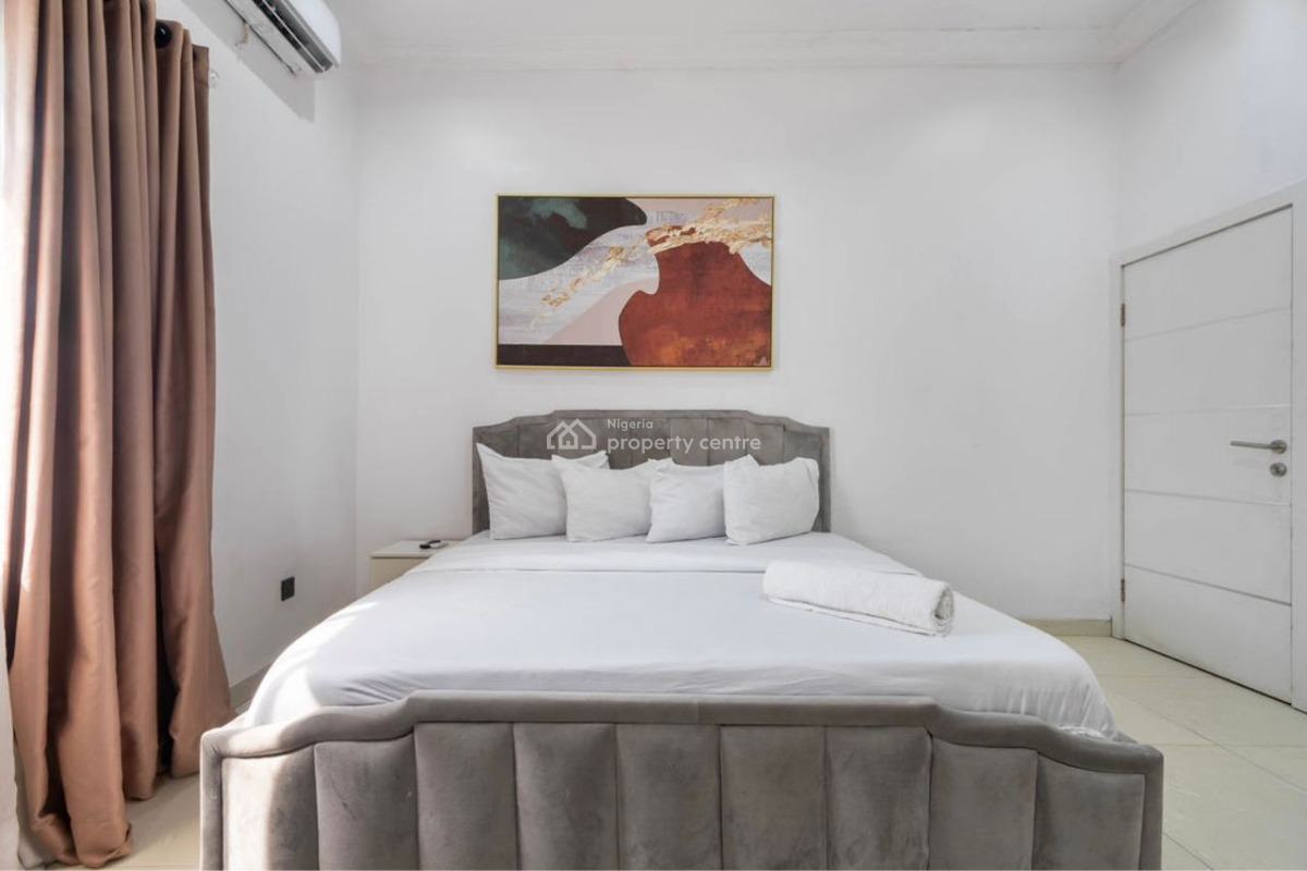 Luxurious and Cozy 3 Bedroom Apartment, Lekki Right, Maruwa, Lekki, Lagos, Flat / Apartment Short Let