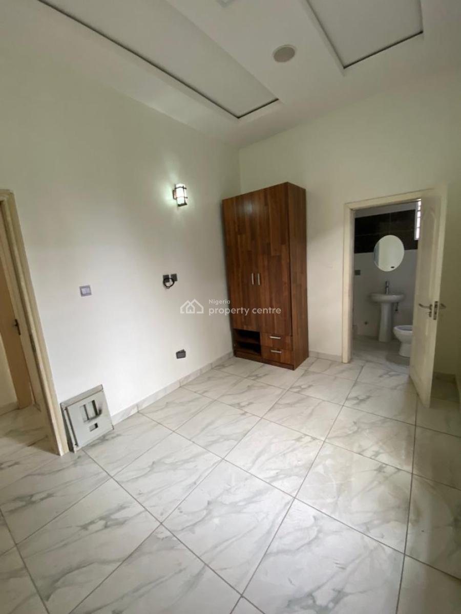 Self Contain Room Upstairs in a Shared Duplex Sharing Kitchen Only, Lekki Conservation Center 2nd Tollgate, Lekki, Lagos, Self Contain (single Rooms) for Rent