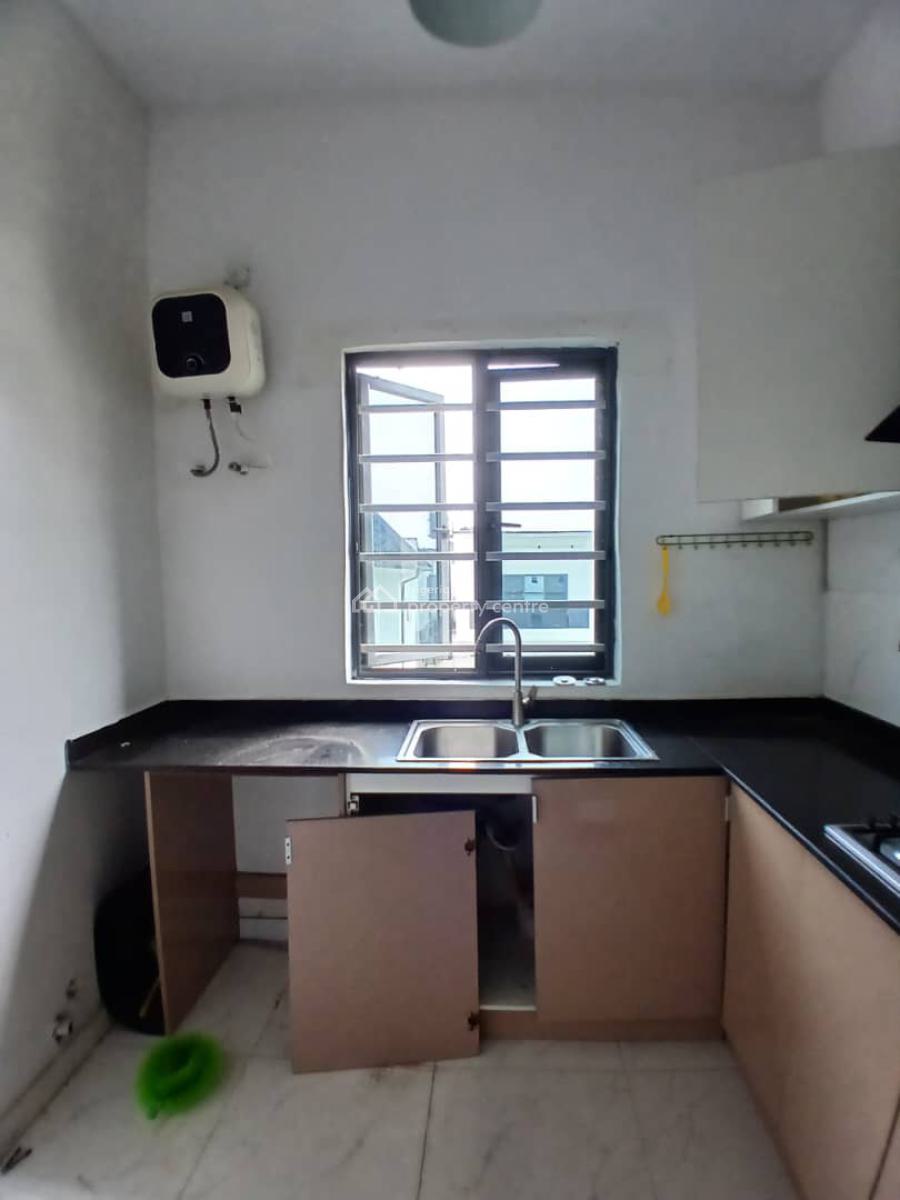 Spacious Two Bedroom Flat, Chevron Alternative, Lekki Phase 2, Lekki, Lagos, Flat / Apartment for Rent