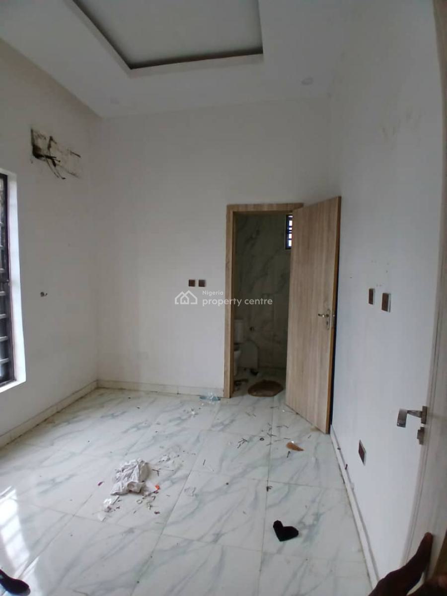 Spacious Two Bedroom Flat, Chevron Alternative, Lekki Phase 2, Lekki, Lagos, Flat / Apartment for Rent