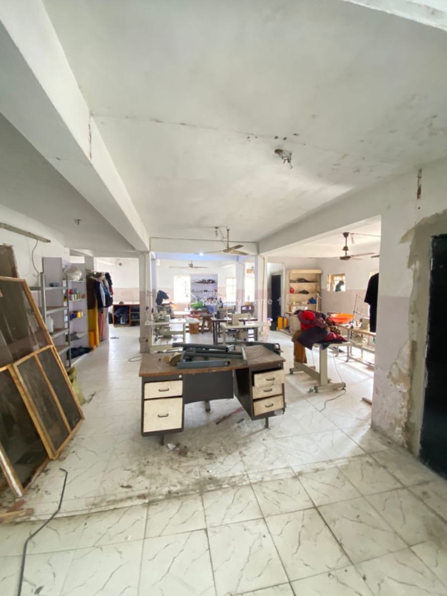 120 Square Metre Space Upstairs, Ologolo, Lekki, Lagos, Flat / Apartment for Rent