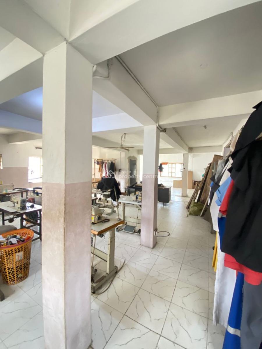 120 Square Metre Space Upstairs, Ologolo, Lekki, Lagos, Flat / Apartment for Rent