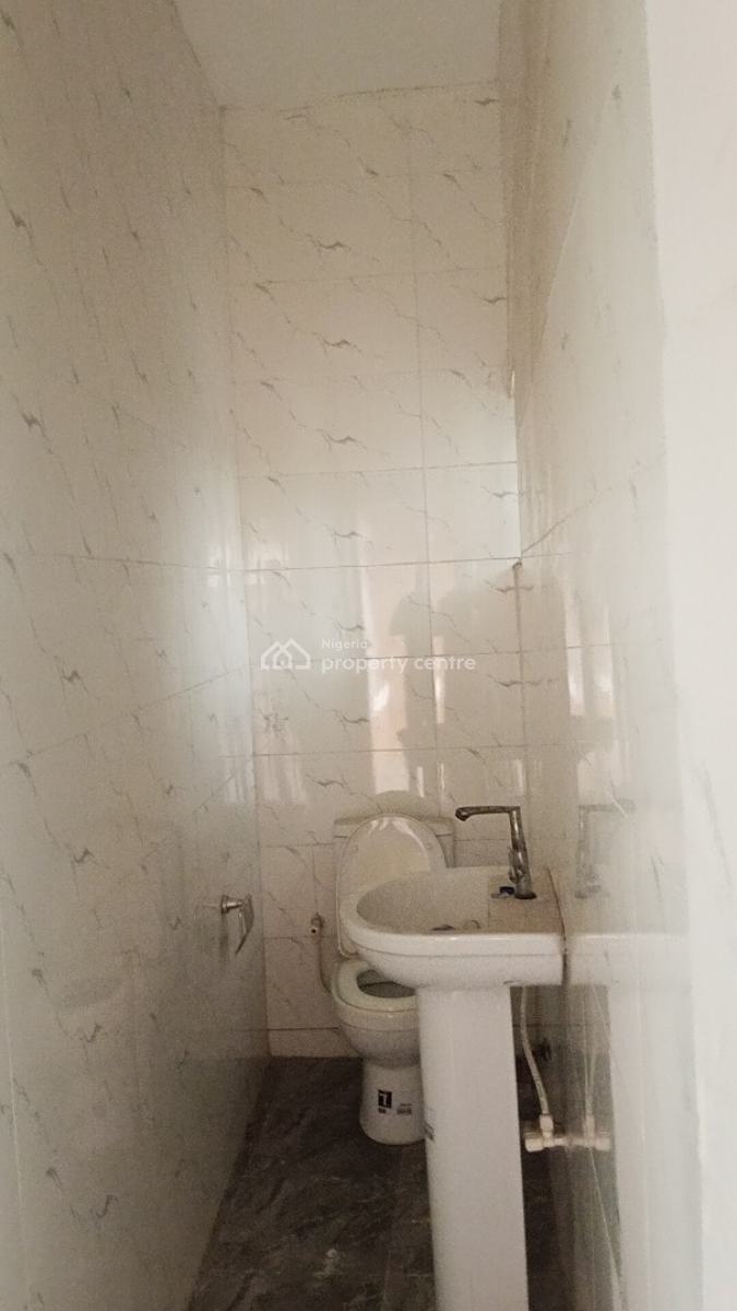 Spacious 4 Bedroom Self Compound Owner Moving Out, Ogombo Roundabout, Ogombo, Ajah, Lagos, Detached Duplex for Rent