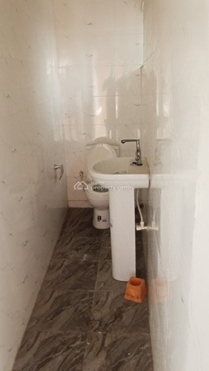 Spacious 4 Bedroom Self Compound Owner Moving Out, Ogombo Roundabout, Ogombo, Ajah, Lagos, Detached Duplex for Rent