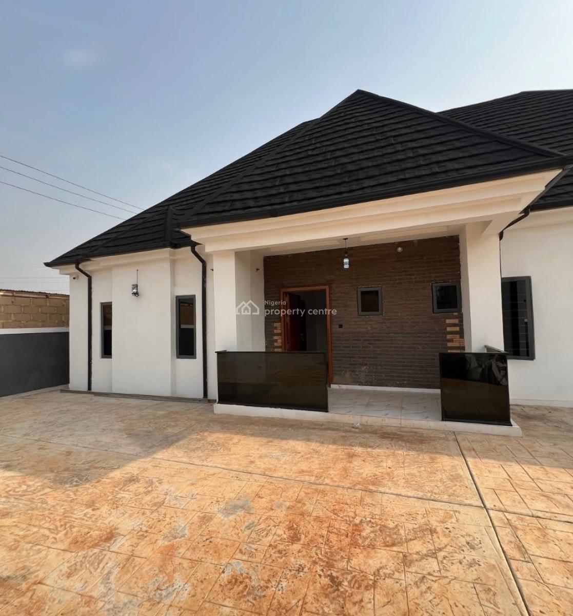 4 Bedroom Contemporary Bungalow All En Suite with Kitchen Cabinets, Emene, Enugu, Enugu, Detached Duplex for Sale
