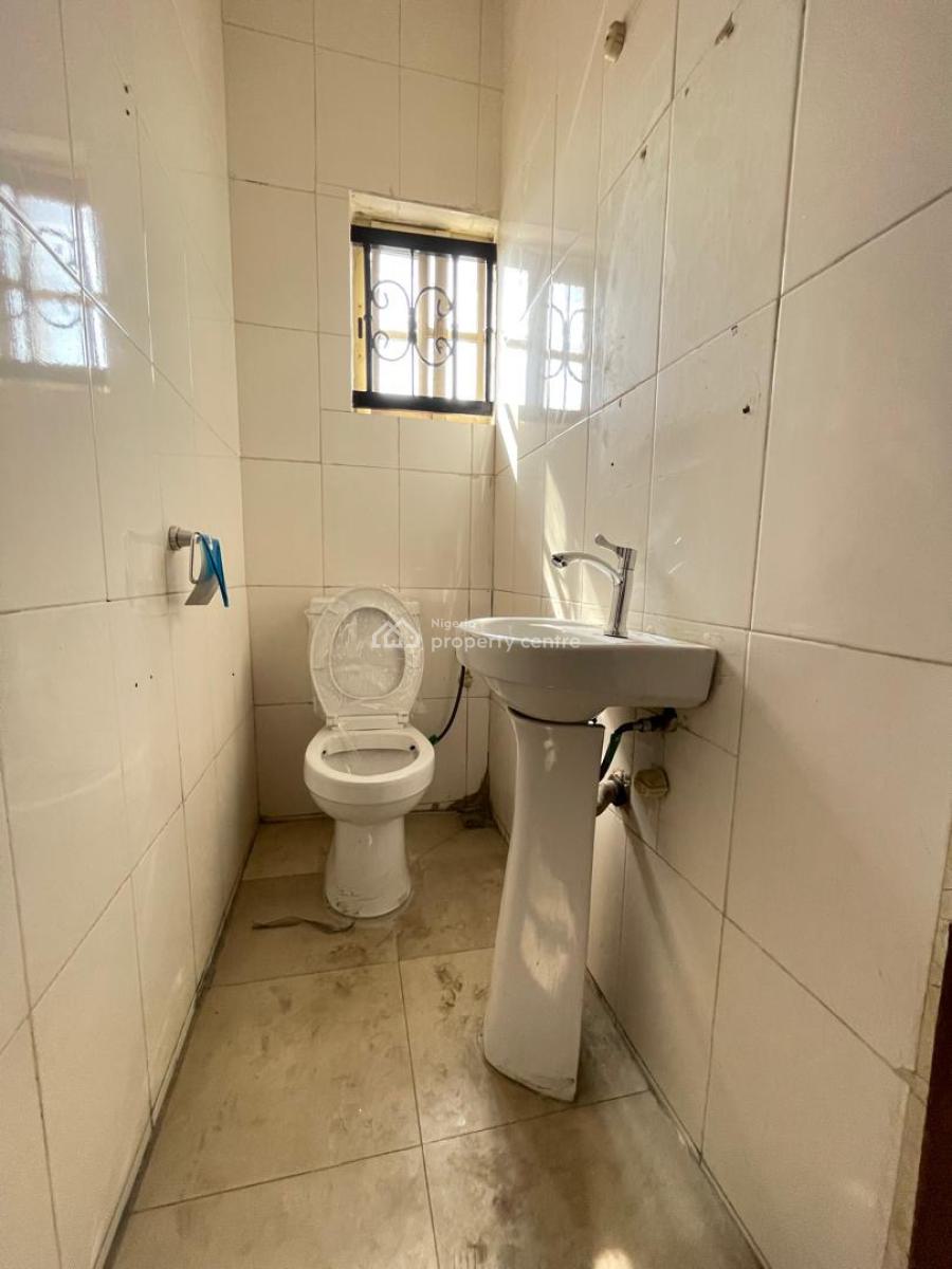 Spacious Massive 2 Bedroom Flat in a Secured Neighborhood, Off Prime Water Garden, Ikate Elegushi, Lekki, Lagos, Flat / Apartment for Rent