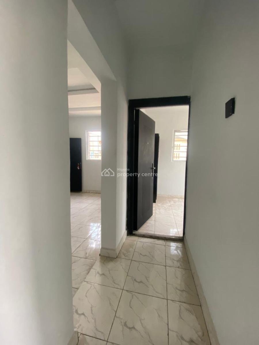 Suoer Brand New Built Upstairs, Behind Shoprite, Sangotedo, Ajah, Lagos, Flat / Apartment for Rent