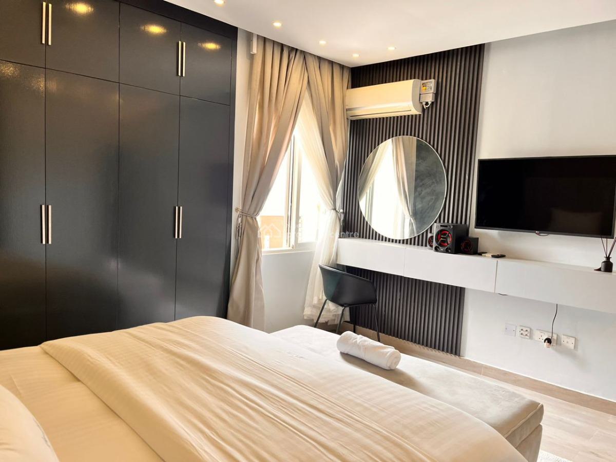 Stunning 3-bedroom Apartment with Swimming Pool, Old Ikoyi, Ikoyi, Lagos, Flat / Apartment Short Let