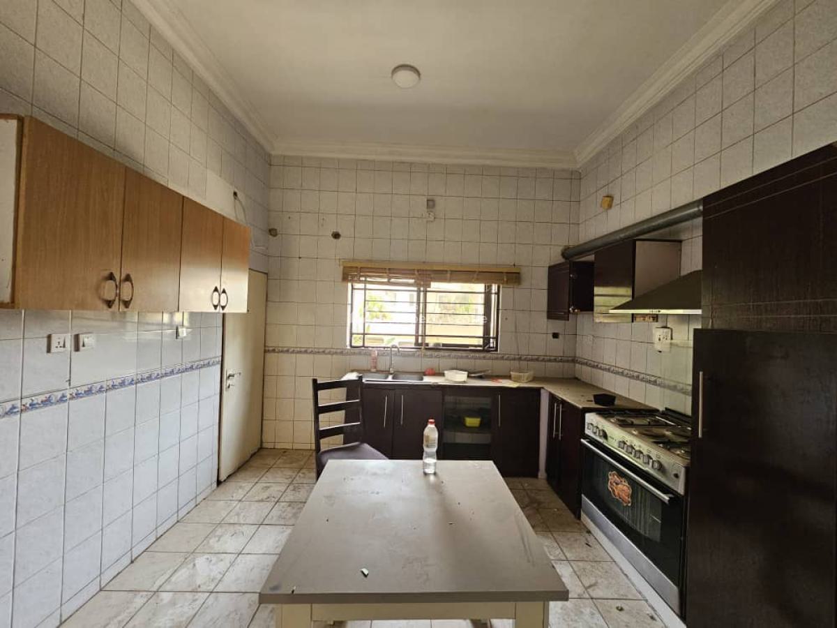 4-bedroom Semi-detached Duplex Located Inside an Estate in Wuse 2., Wuse 2, Abuja, Semi-detached Duplex for Rent