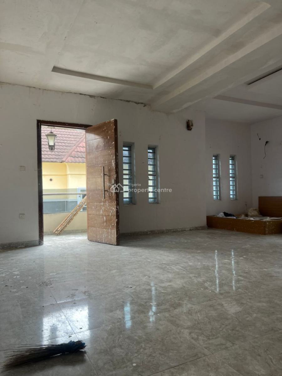 Spacious Master Bedroom Upstairs Shared Apartment, Chevron Drive Lekki Lagos, Lekki, Lagos, Flat / Apartment for Rent