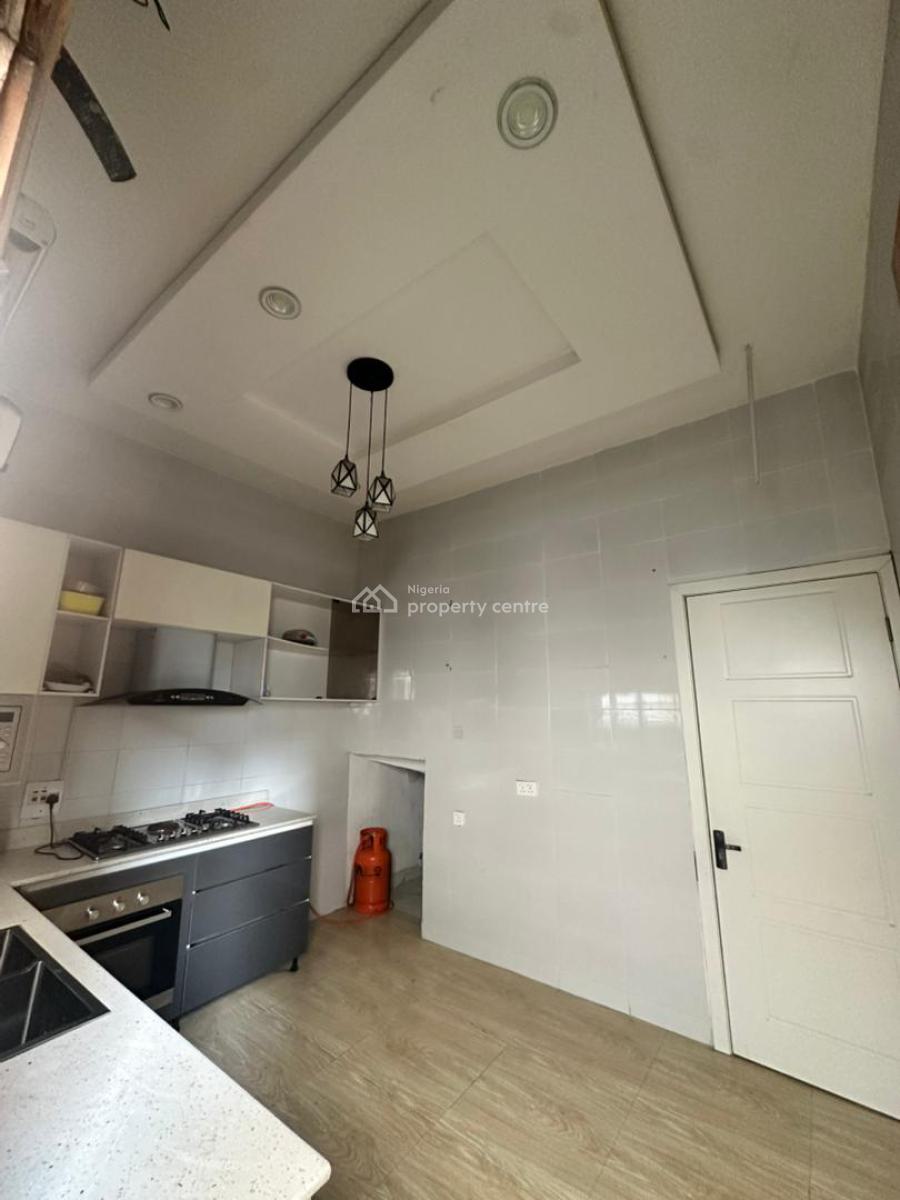 Semi Master Bedroom Upstairs with Shared Kitchen, Orchid Road Eleganza Bustop Lekki Lagos, Lekki, Lagos, Flat / Apartment for Rent