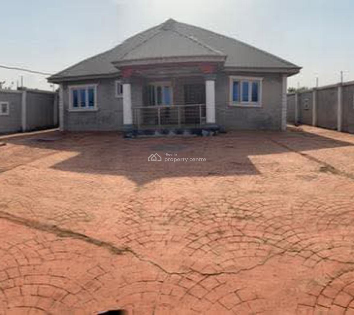 4 Bdrm Bungalow @ Adeleye Olodo, Adeleye, Olodo Ibadan, Ibadan, Oyo, Detached Bungalow for Sale