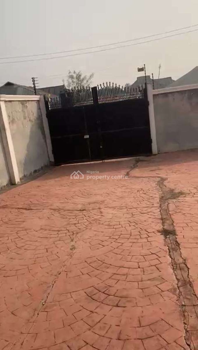 4 Bdrm Bungalow @ Adeleye Olodo, Adeleye, Olodo Ibadan, Ibadan, Oyo, Detached Bungalow for Sale