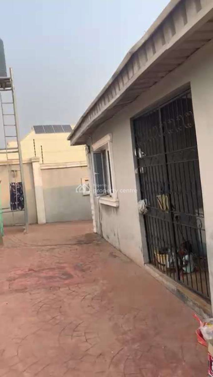 4 Bdrm Bungalow @ Adeleye Olodo, Adeleye, Olodo Ibadan, Ibadan, Oyo, Detached Bungalow for Sale