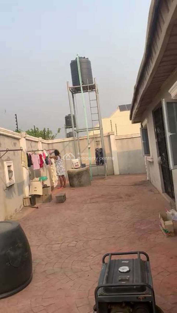 4 Bdrm Bungalow @ Adeleye Olodo, Adeleye, Olodo Ibadan, Ibadan, Oyo, Detached Bungalow for Sale