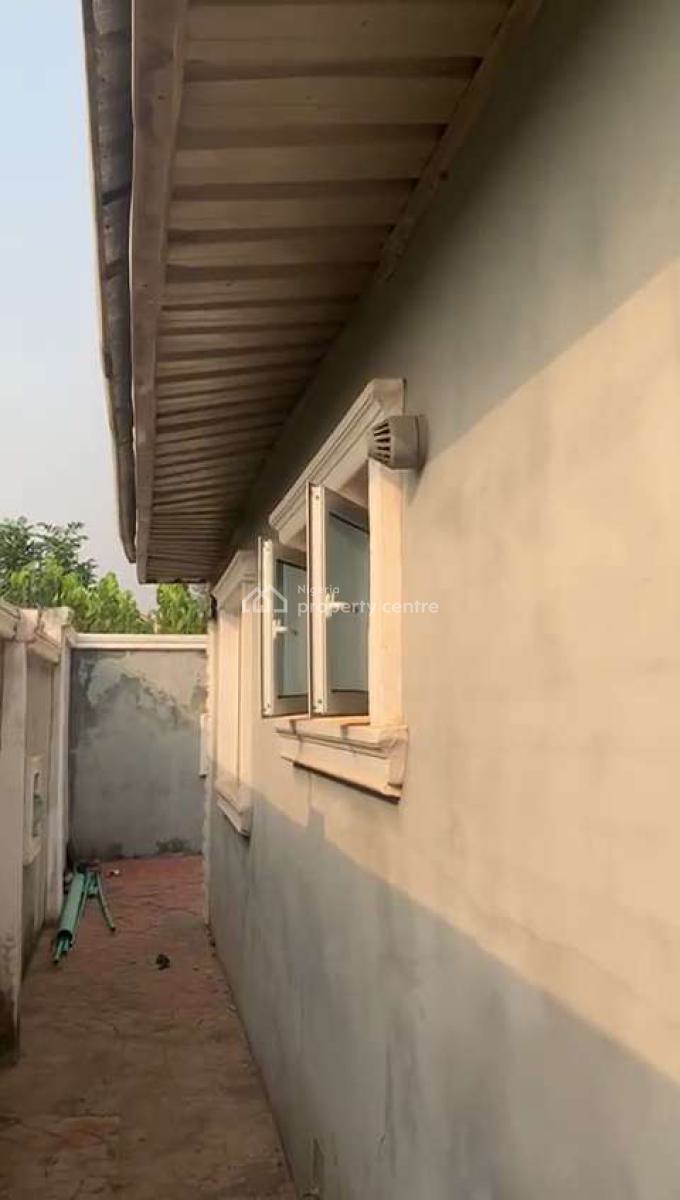 4 Bdrm Bungalow @ Adeleye Olodo, Adeleye, Olodo Ibadan, Ibadan, Oyo, Detached Bungalow for Sale