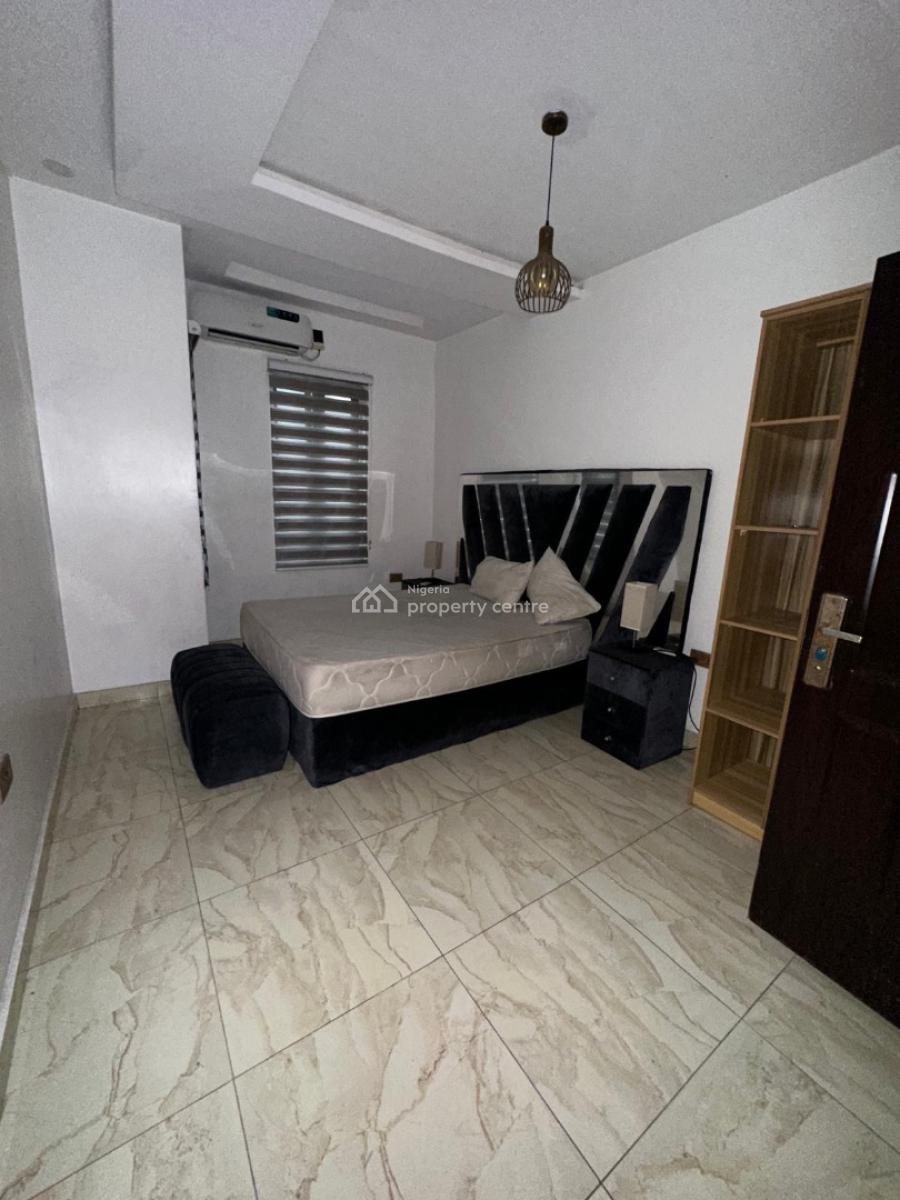 Unfurnished 2 Bedroom Apartment Very Spacious Fully Serviced, Orchid Road Lekki, Lekki, Lagos, Flat / Apartment for Rent