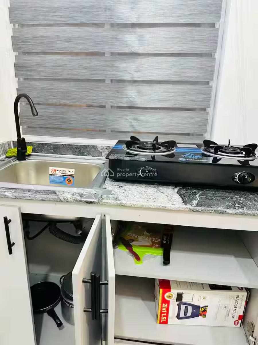 Ngz Lvn 1bed & Parlour(b4), Dele Adedeji Street, Lekki Phase 1, Lekki, Lagos, Flat / Apartment Short Let