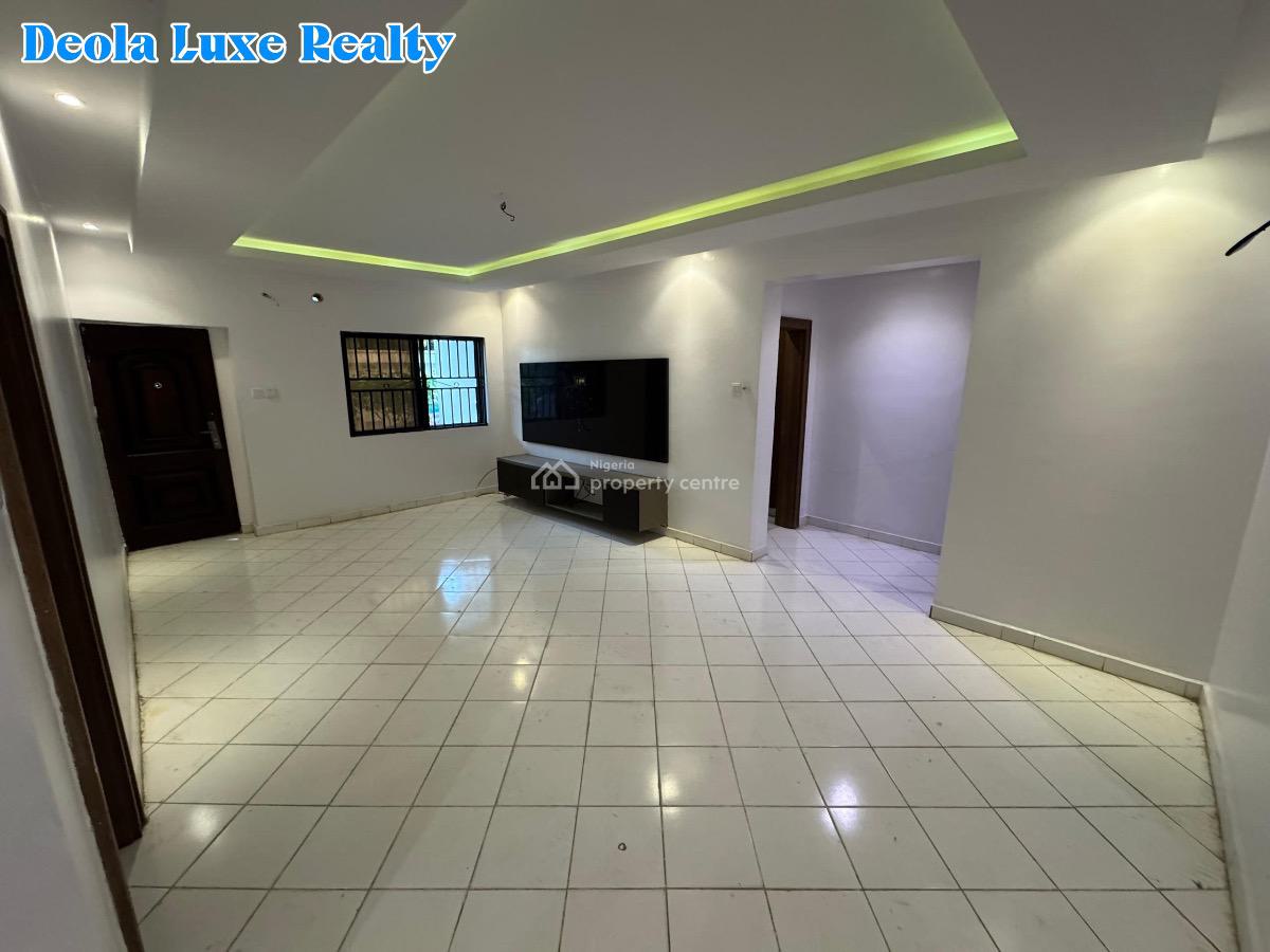 an Executive 3 Bedroom Apartment with an Extra and Bq, Off Admiralty Way, Lekki Phase 1, Lekki, Lagos, Flat / Apartment for Rent