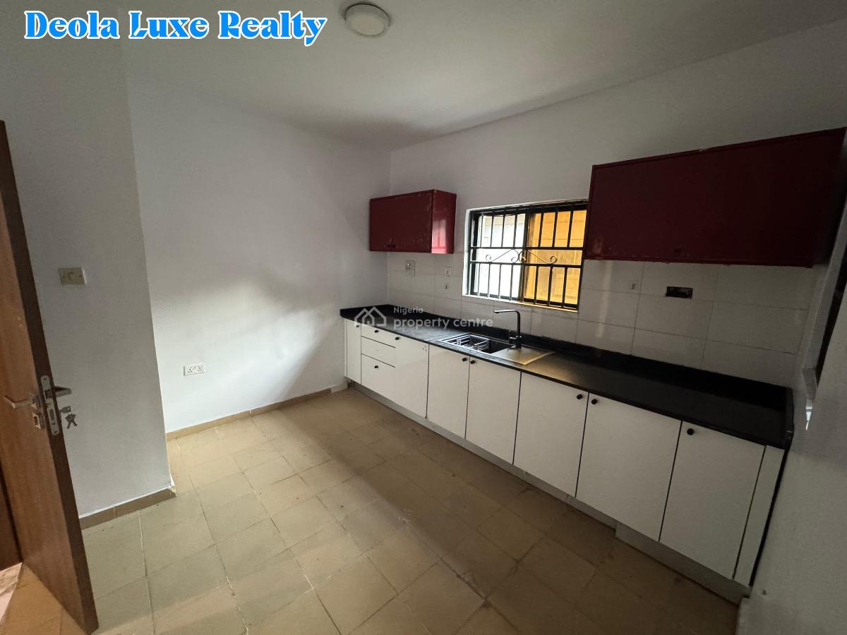 an Executive 3 Bedroom Apartment with an Extra and Bq, Off Admiralty Way, Lekki Phase 1, Lekki, Lagos, Flat / Apartment for Rent