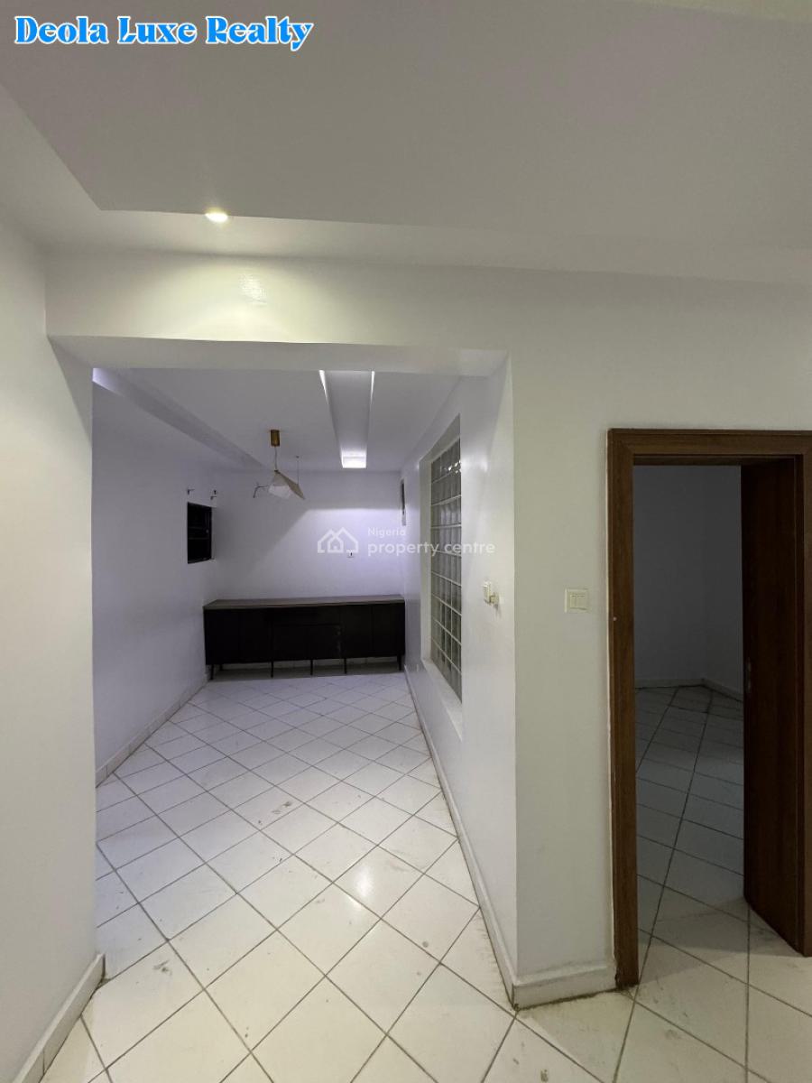 an Executive 3 Bedroom Apartment with an Extra and Bq, Off Admiralty Way, Lekki Phase 1, Lekki, Lagos, Flat / Apartment for Rent