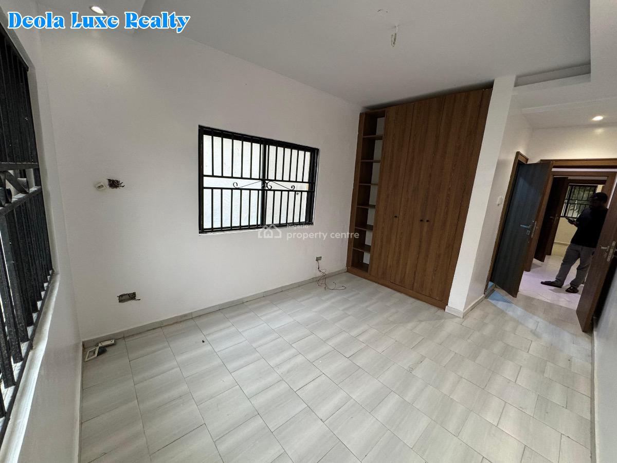 an Executive 3 Bedroom Apartment with an Extra and Bq, Off Admiralty Way, Lekki Phase 1, Lekki, Lagos, Flat / Apartment for Rent