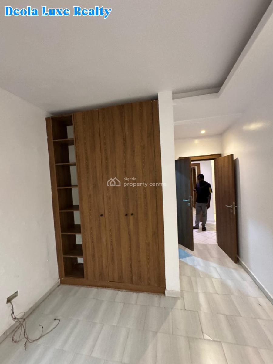 an Executive 3 Bedroom Apartment with an Extra and Bq, Off Admiralty Way, Lekki Phase 1, Lekki, Lagos, Flat / Apartment for Rent