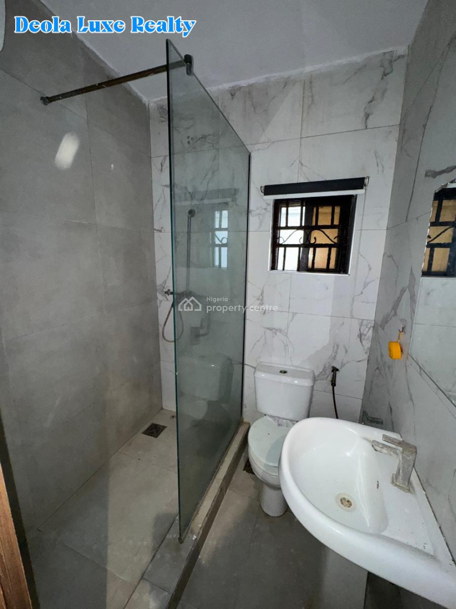 an Executive 3 Bedroom Apartment with an Extra and Bq, Off Admiralty Way, Lekki Phase 1, Lekki, Lagos, Flat / Apartment for Rent