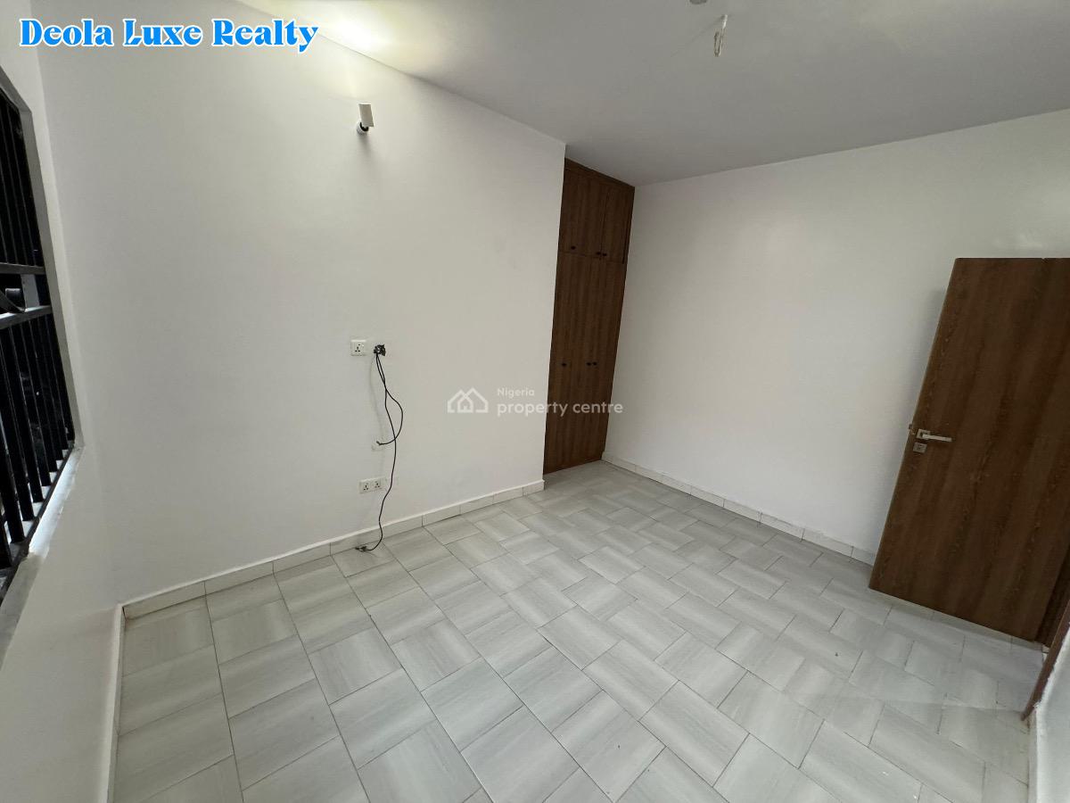 an Executive 3 Bedroom Apartment with an Extra and Bq, Off Admiralty Way, Lekki Phase 1, Lekki, Lagos, Flat / Apartment for Rent