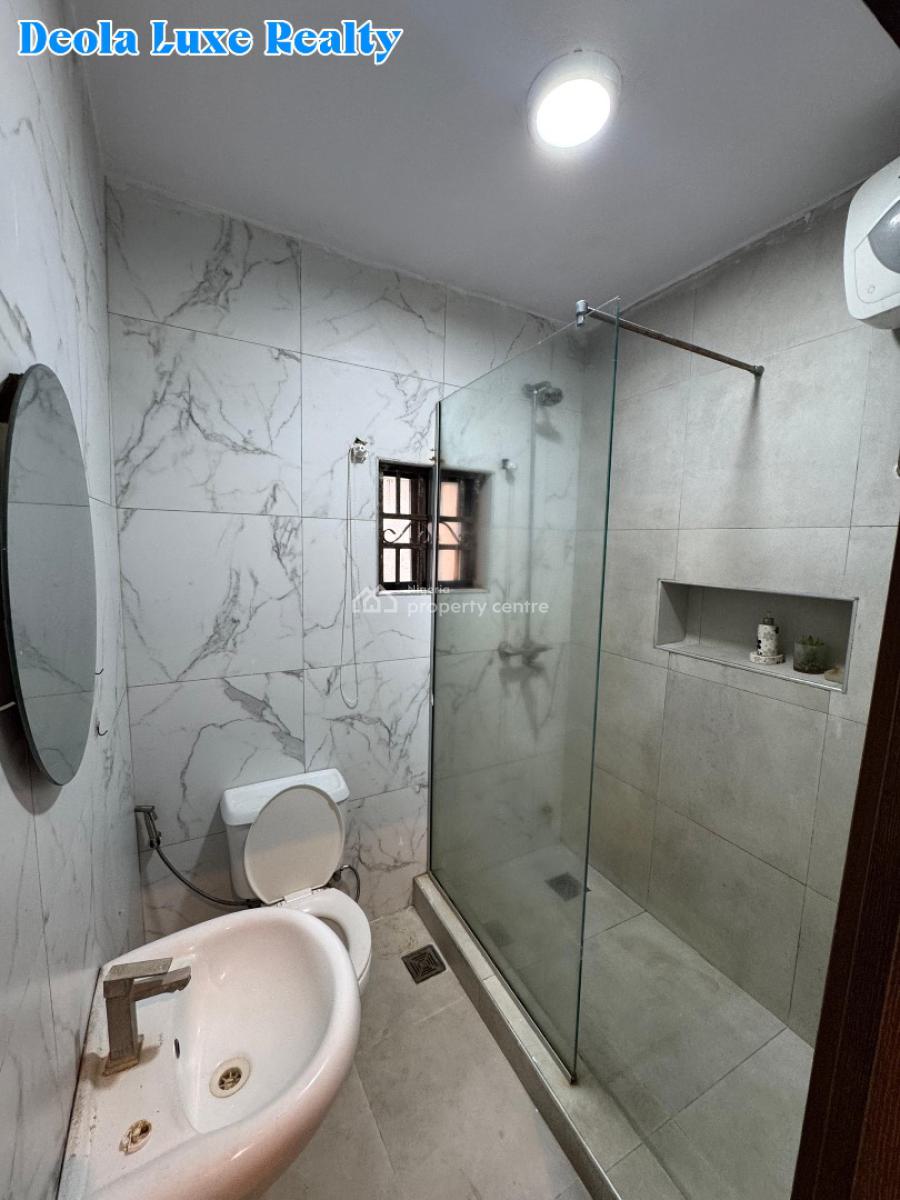 an Executive 3 Bedroom Apartment with an Extra and Bq, Off Admiralty Way, Lekki Phase 1, Lekki, Lagos, Flat / Apartment for Rent