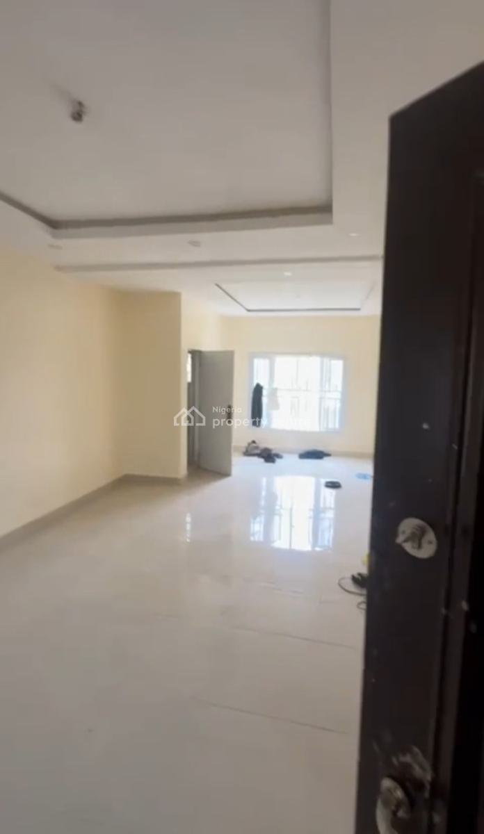 Clean Spacious 2 Bedroom, 2nd Floor, Wuye Main, Wuye, Abuja, Flat / Apartment for Rent