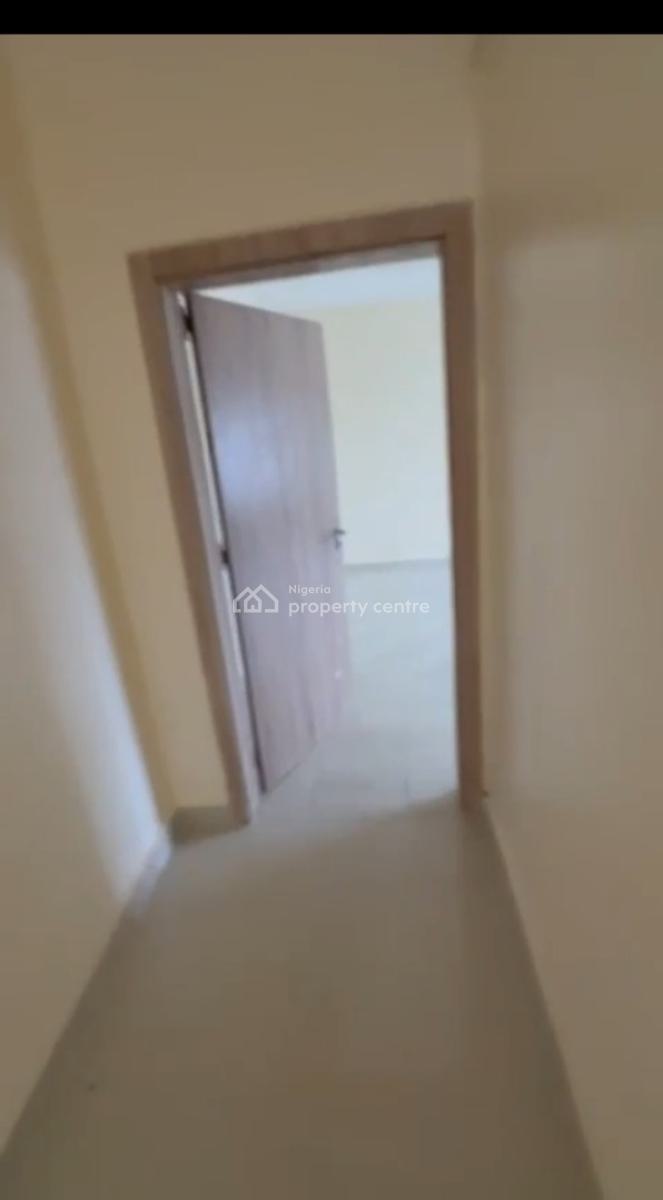 Clean Spacious 2 Bedroom, 2nd Floor, Wuye Main, Wuye, Abuja, Flat / Apartment for Rent