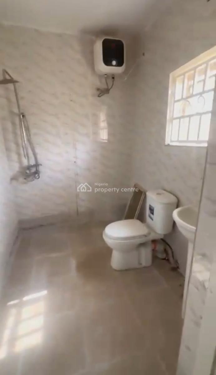 Clean Spacious 2 Bedroom, 2nd Floor, Wuye Main, Wuye, Abuja, Flat / Apartment for Rent