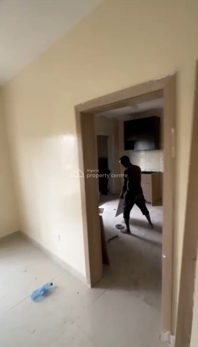 Clean Spacious 2 Bedroom, 2nd Floor, Wuye Main, Wuye, Abuja, Flat / Apartment for Rent