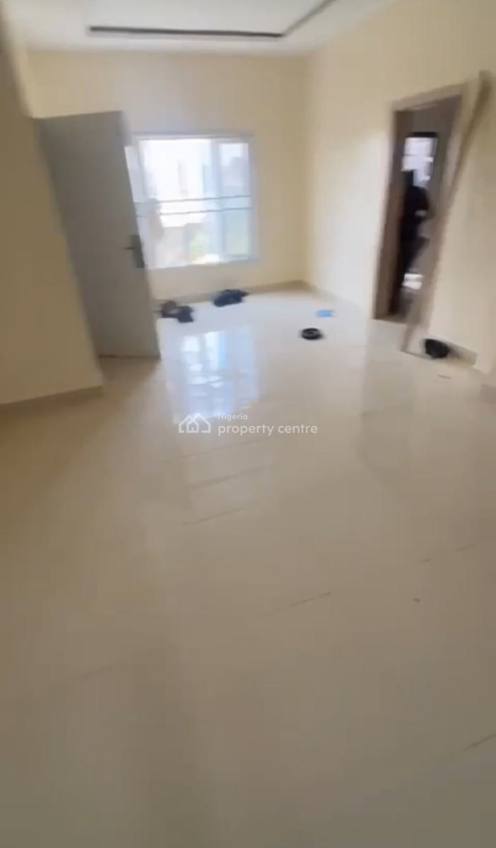 Clean Spacious 2 Bedroom, 2nd Floor, Wuye Main, Wuye, Abuja, Flat / Apartment for Rent