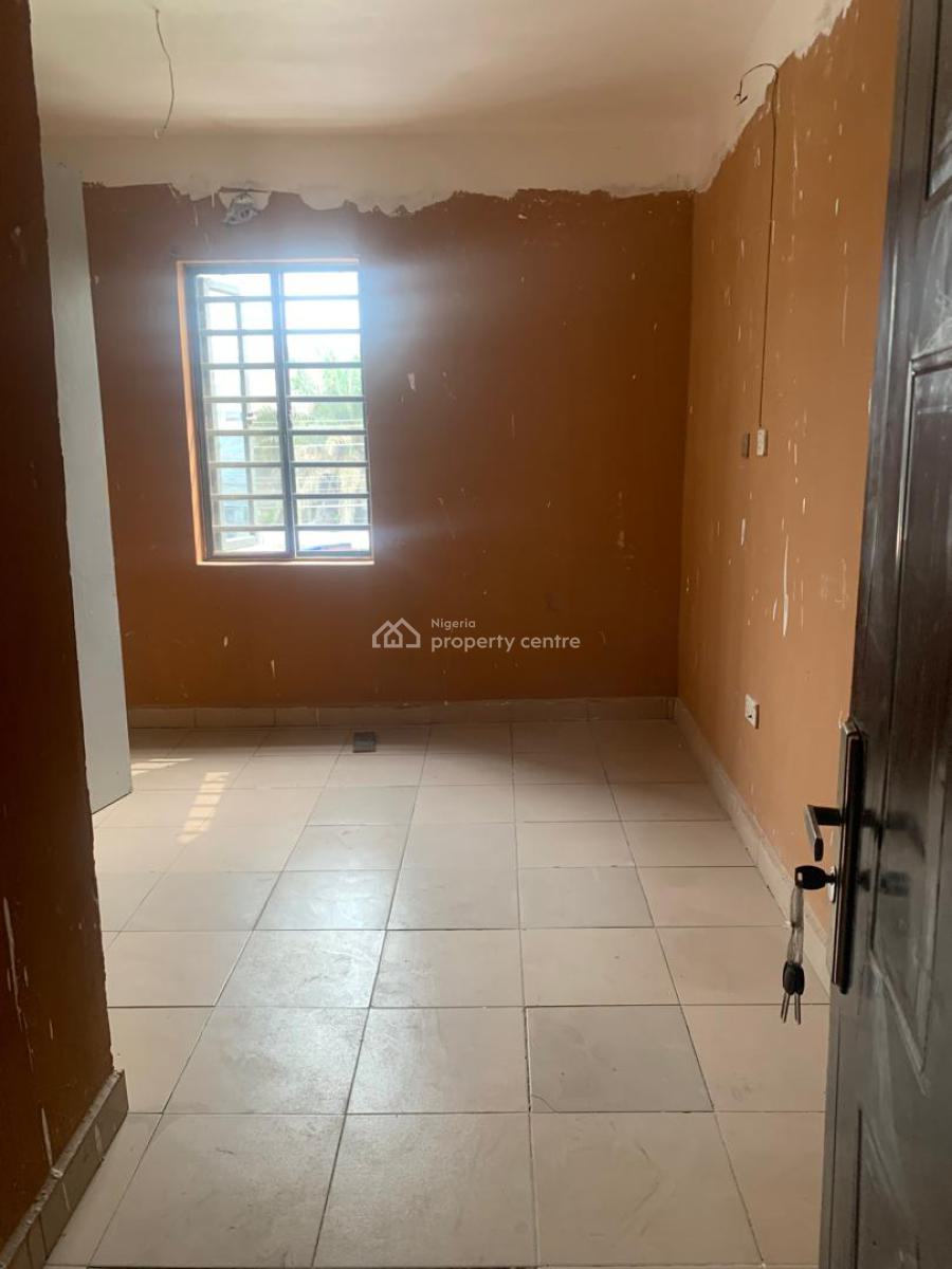 Neat 3 Bedrooms Flat, Ologolo, Lekki, Lagos, Flat / Apartment for Rent