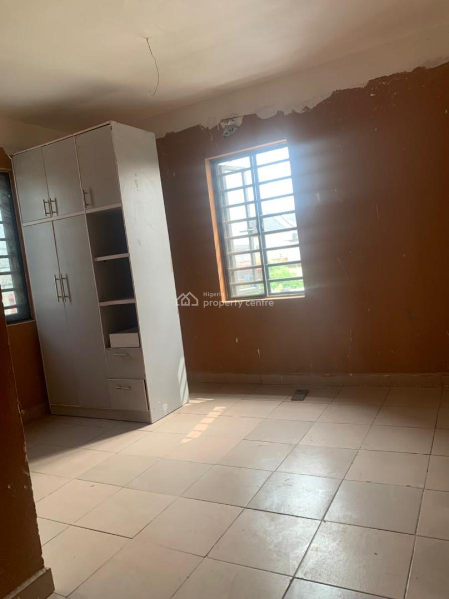 Neat 3 Bedrooms Flat, Ologolo, Lekki, Lagos, Flat / Apartment for Rent