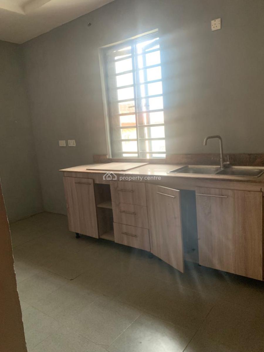 Neat 3 Bedrooms Flat, Ologolo, Lekki, Lagos, Flat / Apartment for Rent