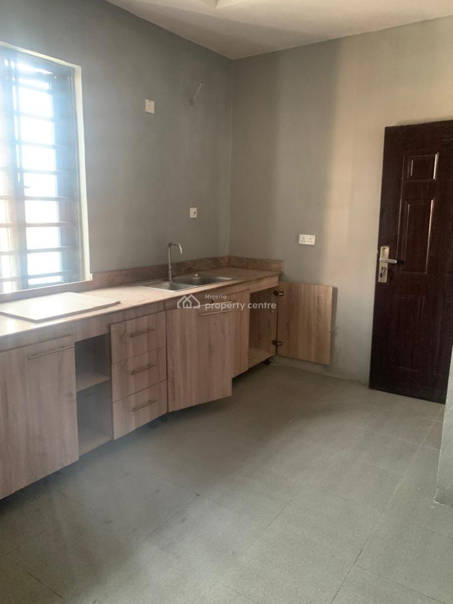 Neat 3 Bedrooms Flat, Ologolo, Lekki, Lagos, Flat / Apartment for Rent