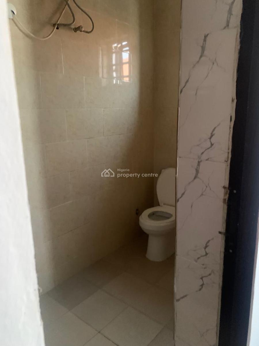 Neat 3 Bedrooms Flat, Ologolo, Lekki, Lagos, Flat / Apartment for Rent