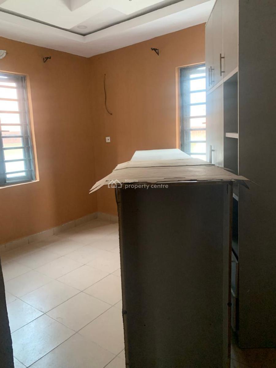 Neat 3 Bedrooms Flat, Ologolo, Lekki, Lagos, Flat / Apartment for Rent