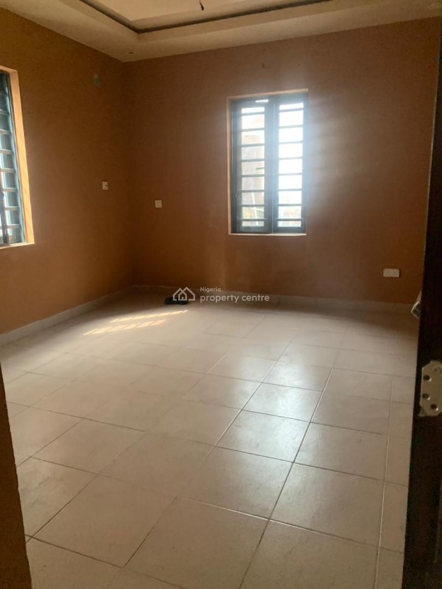 Neat 3 Bedrooms Flat, Ologolo, Lekki, Lagos, Flat / Apartment for Rent