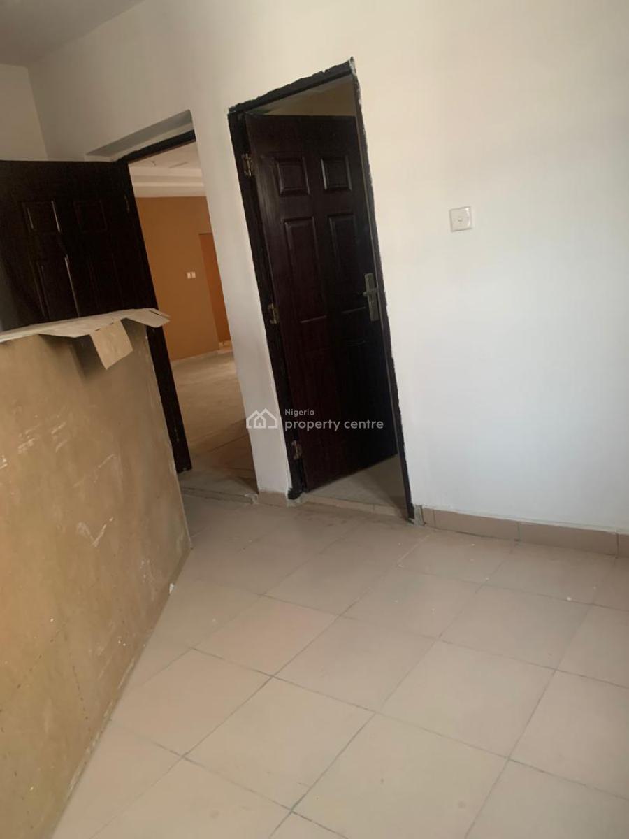 Neat 3 Bedrooms Flat, Ologolo, Lekki, Lagos, Flat / Apartment for Rent