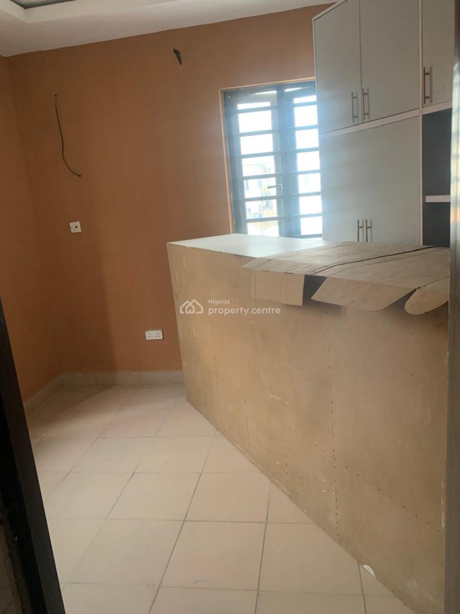 Neat 3 Bedrooms Flat, Ologolo, Lekki, Lagos, Flat / Apartment for Rent