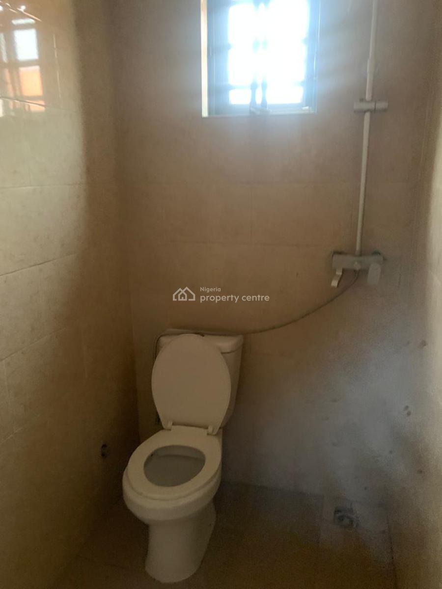 Neat 3 Bedrooms Flat, Ologolo, Lekki, Lagos, Flat / Apartment for Rent